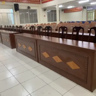 Bàn hội trường